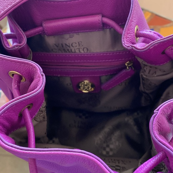 Vince Camuto bag. Inside zipper pkt. Gently used. - Picture 4 of 9